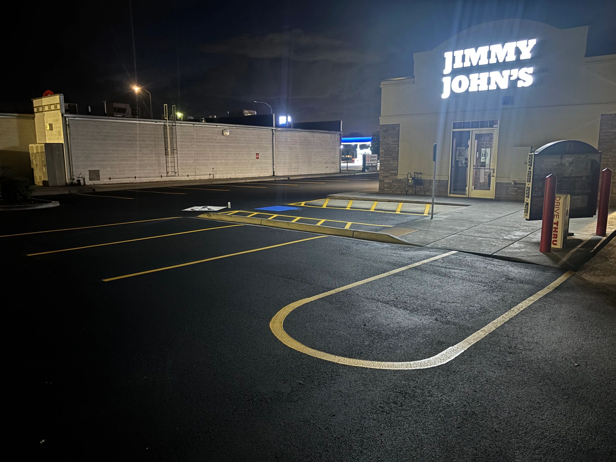 Parking lot directional arrow markings